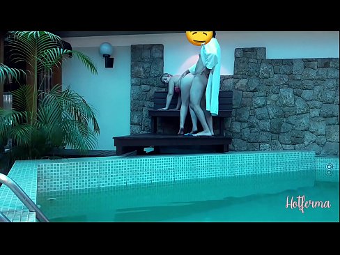 ❤️ Oga pe iranṣẹbinrin si awọn pool, sugbon ko le koju kan gbona ❤ Ibalopo didara ni% yo.123sex.ru ☑